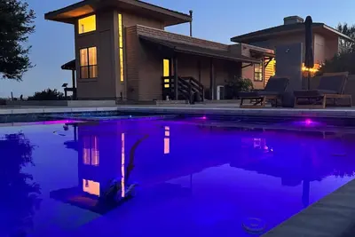 Image de Hilltop Haven: Panoramic Views & Endless Adventure