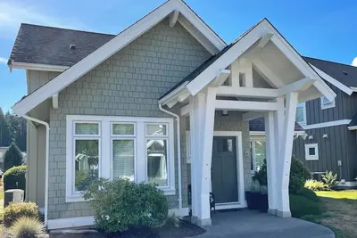 Image de Qualicum Landing Beachside Home - Sleeps 6