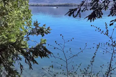 Image de Lake side condo - beach pool dock-options tennis & onsite hiking no stairs 1 fl.