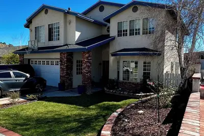 Image de Spacious 5-bedroom house in marvelous Santa Clarita with spectacular view.