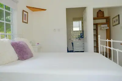 Modern 2-bed 3-bath apartment in St George's with Out Of This World views.