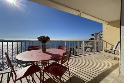 Image de Appartement bord de mer tout à pied plage et port avec terrasse vue mer pour 4