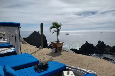 Image de Spectacular views and serene splendor awaits you in Cabo