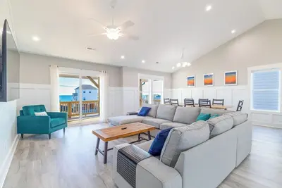 Image de New Home | Ocean Views | Centrally Located