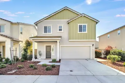 Image de Spacious 4-bedroom house in charming Roseville for Mid-Term Rental