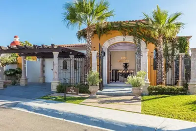 Image de 3 bed, 4. 5 bath Home in Beautiful Cabo San Lucas. Private Pool w/Swim-up Bar.