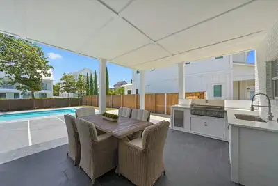 Image de Coastal Cove - Pet Friendly Home with a Private Pool & Pickleball Court