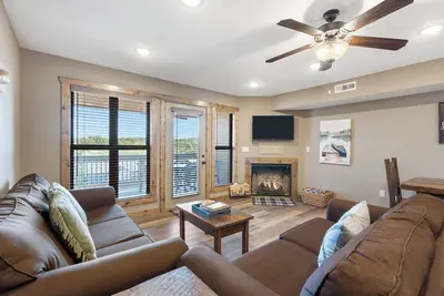 Image de Lake Access, Resort Amenites, Ticket Deals! 3 Bdrm, Sleep 13, Sdc just 2 minutes away!