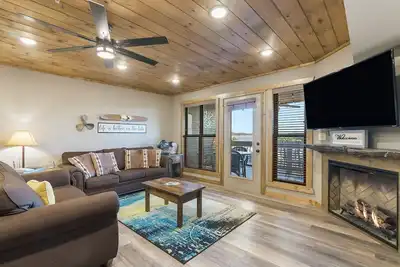 Image de Penthouse Lake Condo for 13, Close to Silver Dollar City, Resort Amenities/Ticket Deals!