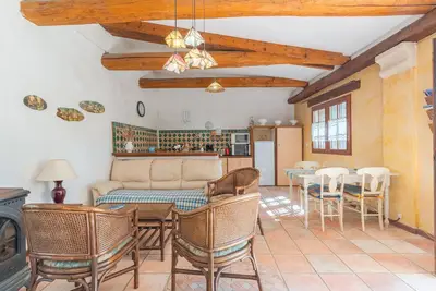 Image de Séjour authentique dans un appartement de charme au cœur d’un château provençal