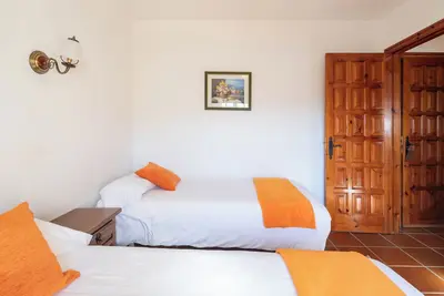 Image de Chambre d'hôtes \"Habitación Doble 4\" avec vue sur la montagne, piscine partagée et Wi-Fi