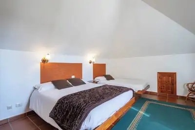 Image de Chambre d'hôtes 'Habitación Doble 1' avec vue sur la montagne, piscine partagée et Wi-Fi