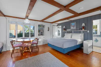 Image de Compass Rose Charming Studio Coastal Retreat on Nantucket Sound