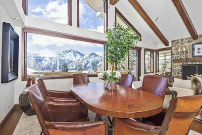 Image de Newly Listed Luxury Penthouse – Hike, Ski & Relax in Style