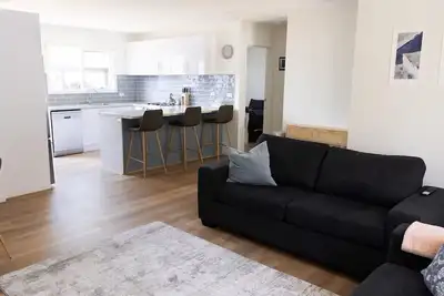 Image de Rye Seaside Cottage; Hot Springs, back/front beach