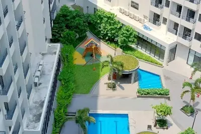 Image de Charles Haven's Crib-Cozy 2-bedroom Condo in Parañaque w/ Ac, WiFi, Swimming Pool