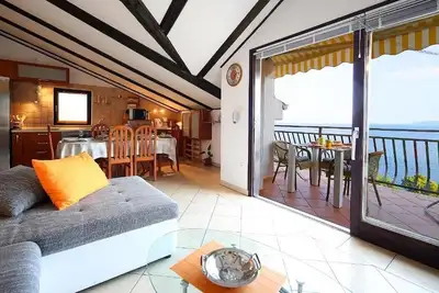 Appartement de trois chambres avec la terrasse et la vue sur le mer Opatija (A-23795-a)