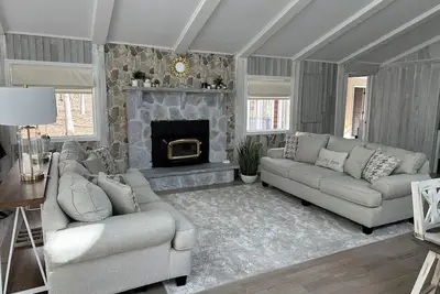 Image de Charming 3-bedroom house with Ac and WiFi in enjoyable Indian Mountain Lake