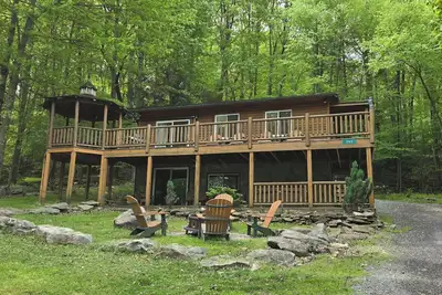 Image de Owl's Nest- 3 Bedroom Dog-Friendly home with Hot Tub and Air Hockey