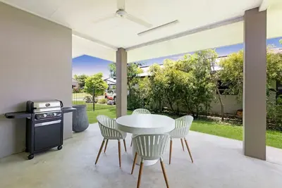 Image de Zenhouse Harmony: Modern Home ~ Near Cdu/Hospital