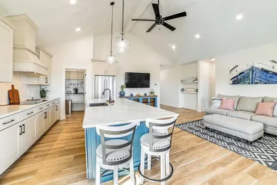 Image de Lake View + Deck: Group Getaway in Grand Rivers!