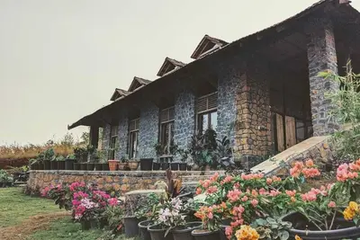 Image de Experience remote stone cottage part of farm stay by the lake amidst raw nature.