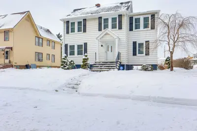 Image de 11 Mi to Dtwn Cleveland: Family Home w/ Yard