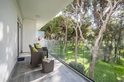 Image de Cozy apartment for 4 people, located in a modern building in Bari. Bright and colourful, it offers a furnished balcony overlooking a quiet pine forest, creating a serene and relaxing environment. Perfectly located just 5 minutes walk from the university