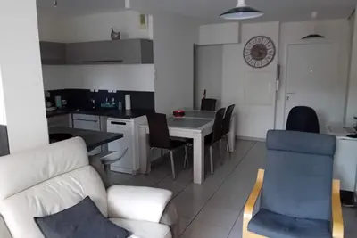 Image de Location saisonnière\nsitué entre Hyères et Toulon à 15 km de la mer