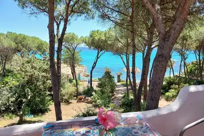 Image de Apartment just a few meters from the sea overlooking a beautiful bay.