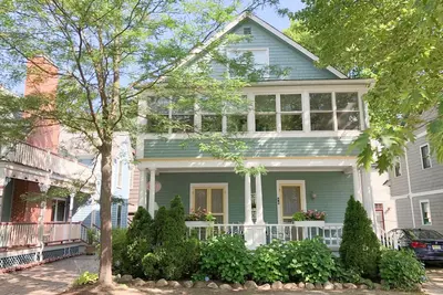 Image de 46 Foster – Charming 3br Retreat in Historic Chautauqua!