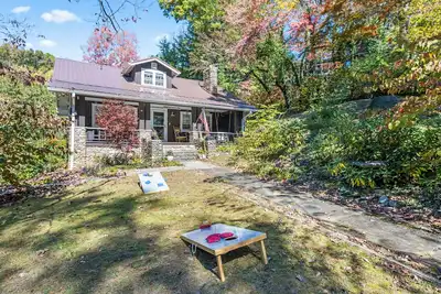 Image de Sleeps 8! Secluded Sanctuary w/ updated kitchen, Bunk Beds and Pet-Friendly!