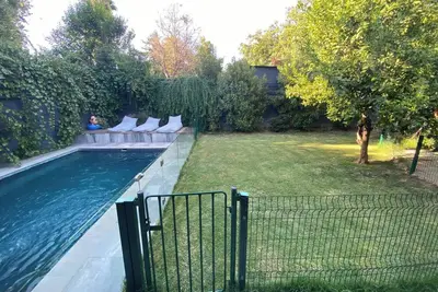 Image de Maison agréable et confortable dans un quartier résidentiel