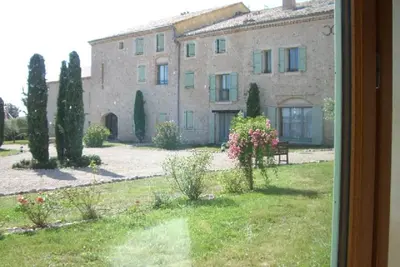 Image de Appartement spacieux au coeur de Valensole avec piscine
