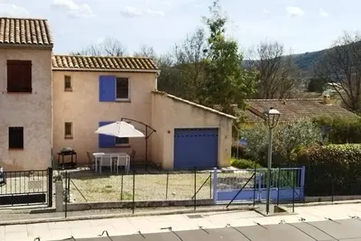 Image de Maison confortable avec jardin à Quinson