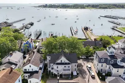 Image de This apartment is a 2 bedroom(s), 1 bathrooms, located in Stonington, Ct.