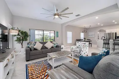 Image de Poolside Paradise on Sandy Point - with Games Room