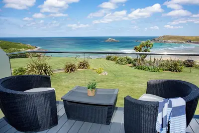 Image de Spacious Sea View Apartment | Sleeps 8 | Dog-Friendly | Pool Access
