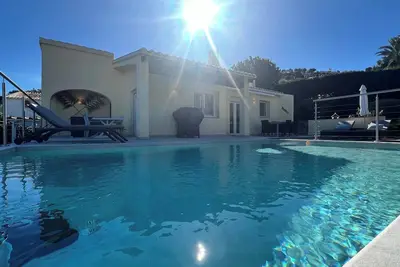 Image de T-0424, Belle villa rénovée avec piscine privée