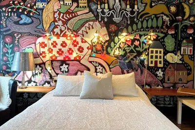 Image de West Salem Art Hotel: Artful Lodging and Lodging for Art.