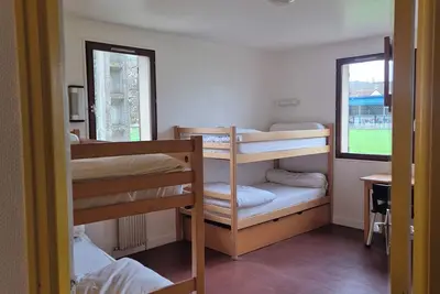 Image de Gîte de Groupe avec salle de réception en centre ville dans un cadre verdoyant.