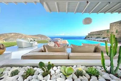 Image de On a Hilltop Villa with Beach Views