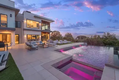 Image de Gayle Villa - Stunning Modern Masterpiece with Breathtaking Views
