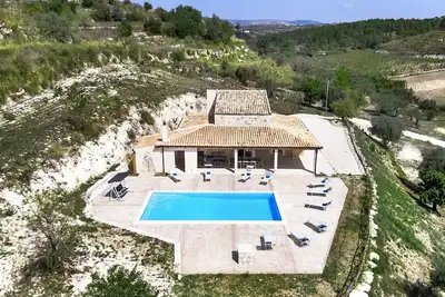 Image de Whimsical Sicilian Villa With Garden
