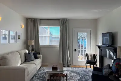 Image de Ocean view stay on Vibrant Water St.