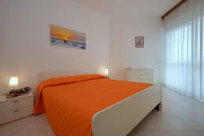 Image de Appartement rénové en bord de mer au charme moderne