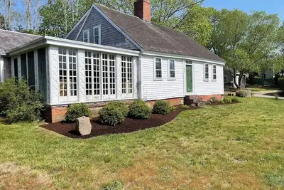 Image de Artist's Escape - Historic Home and Guest Cottage in the Heart of Truro