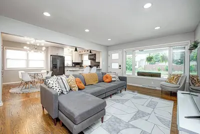Image de Cozy 3 bedroom & 2 living room house in pleasant Bates Hendricks/Fountain Square