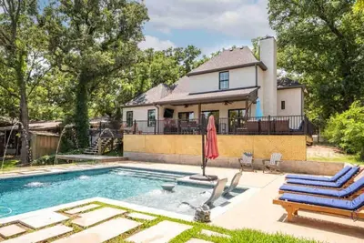 Image de Luxury Lake House with Pool & Game Room