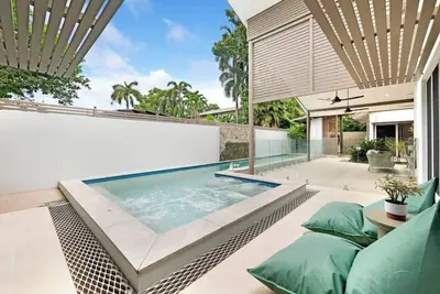 Image de Dune Poolside Elegance near Parap Markets and Beach